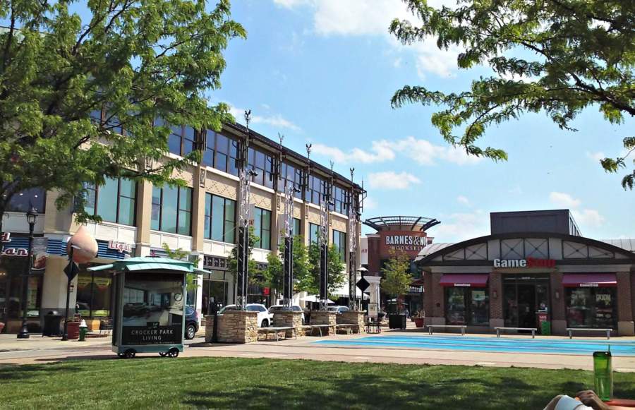 Being mobile on sunny days makes #ContentMarketing and #DigitalMarketing very relaxing, especially if you love #Shopping (Crocker Park, Westlake)